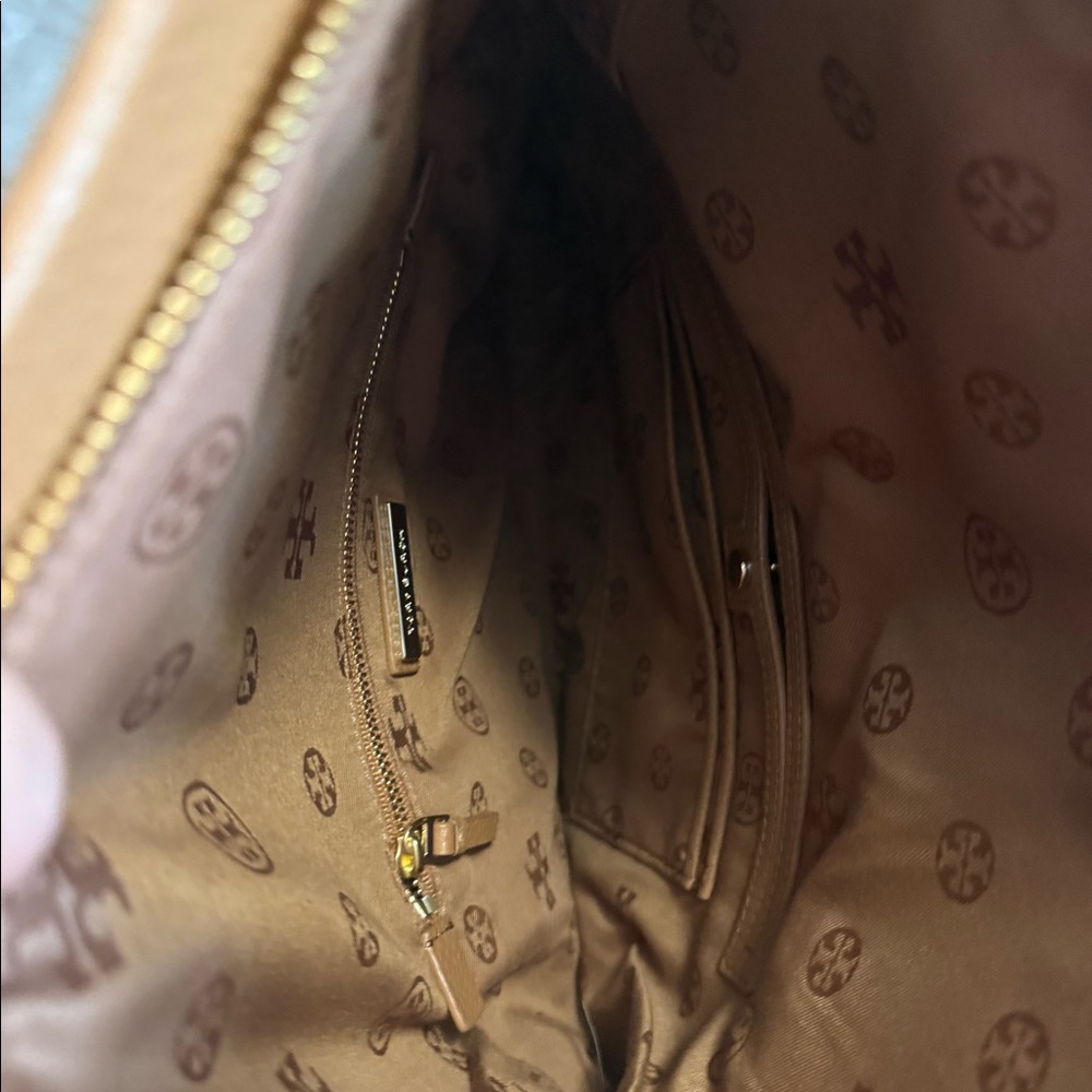 🎉Sale🎉Beautiful EUC Tory Burch purse. on Hold - Picture 4 of 4